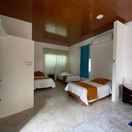 Hostal Muro De Las Lagrimas With High Speed Internet Starlink Puerto Villamil Esterno foto