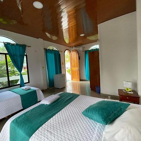 Hostal Muro De Las Lagrimas With High Speed Internet Starlink Puerto Villamil Esterno foto