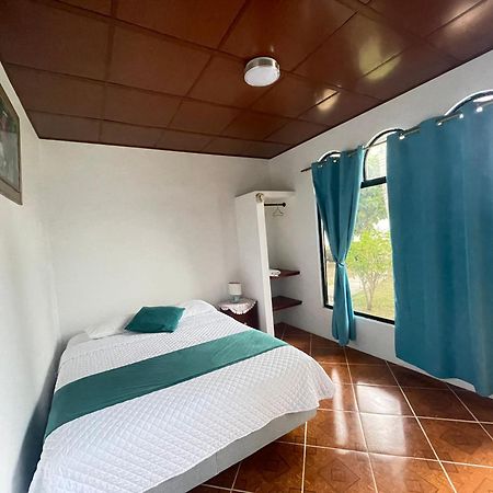 Hostal Muro De Las Lagrimas With High Speed Internet Starlink Puerto Villamil Esterno foto