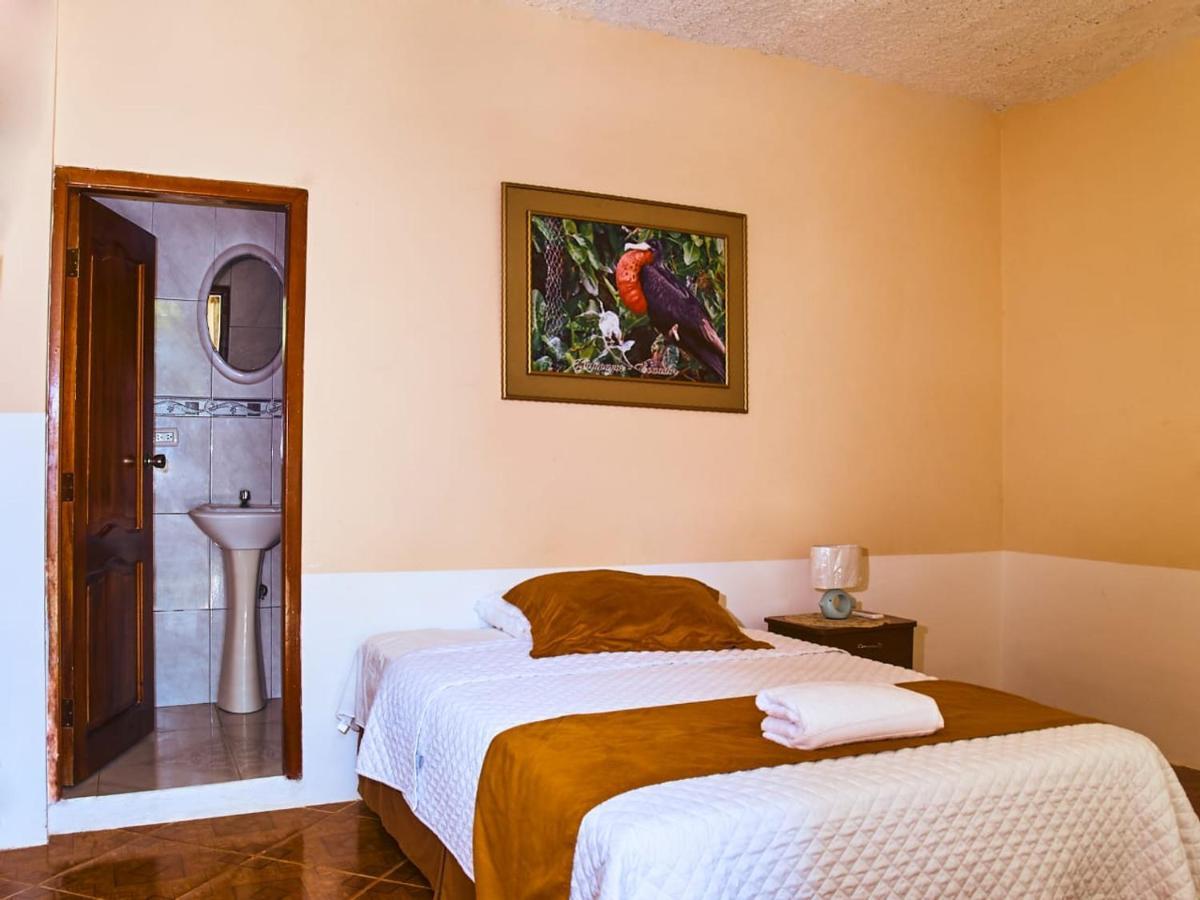 Hostal Muro De Las Lagrimas With High Speed Internet Starlink Puerto Villamil Esterno foto