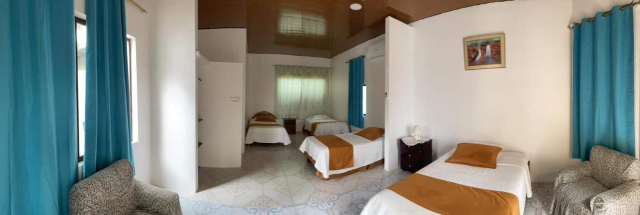 Hostal Muro De Las Lagrimas With High Speed Internet Starlink Puerto Villamil Esterno foto