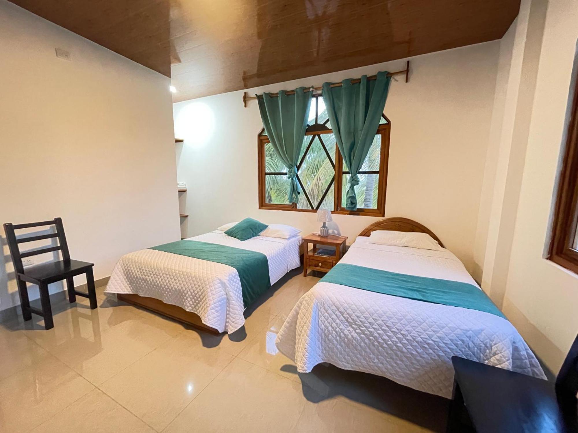 Hostal Muro De Las Lagrimas With High Speed Internet Starlink Puerto Villamil Esterno foto