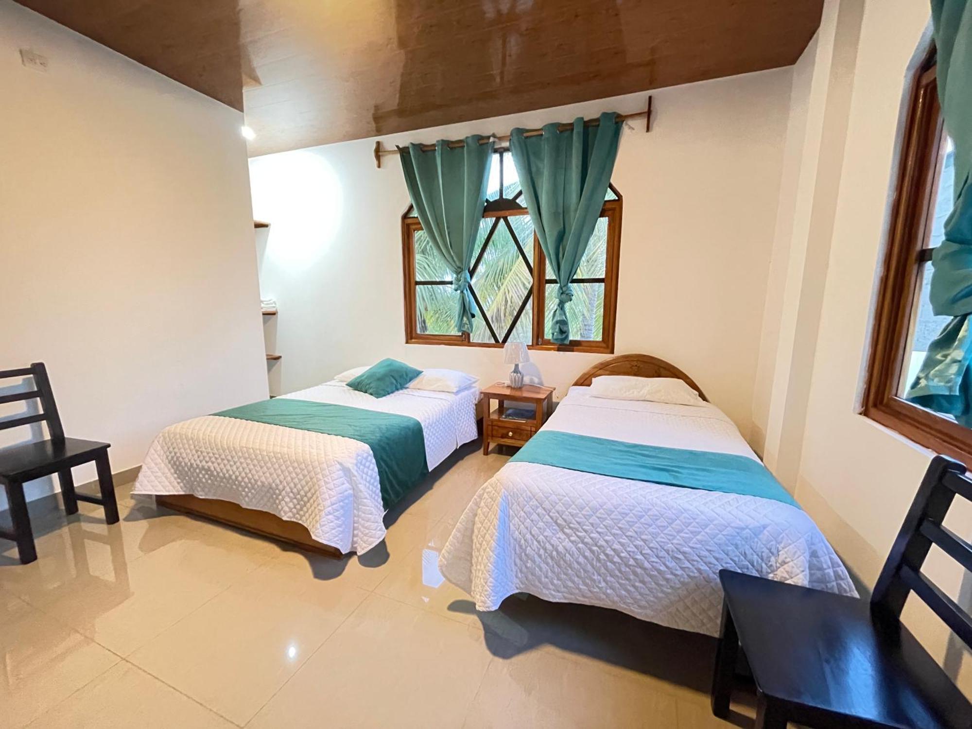 Hostal Muro De Las Lagrimas With High Speed Internet Starlink Puerto Villamil Esterno foto
