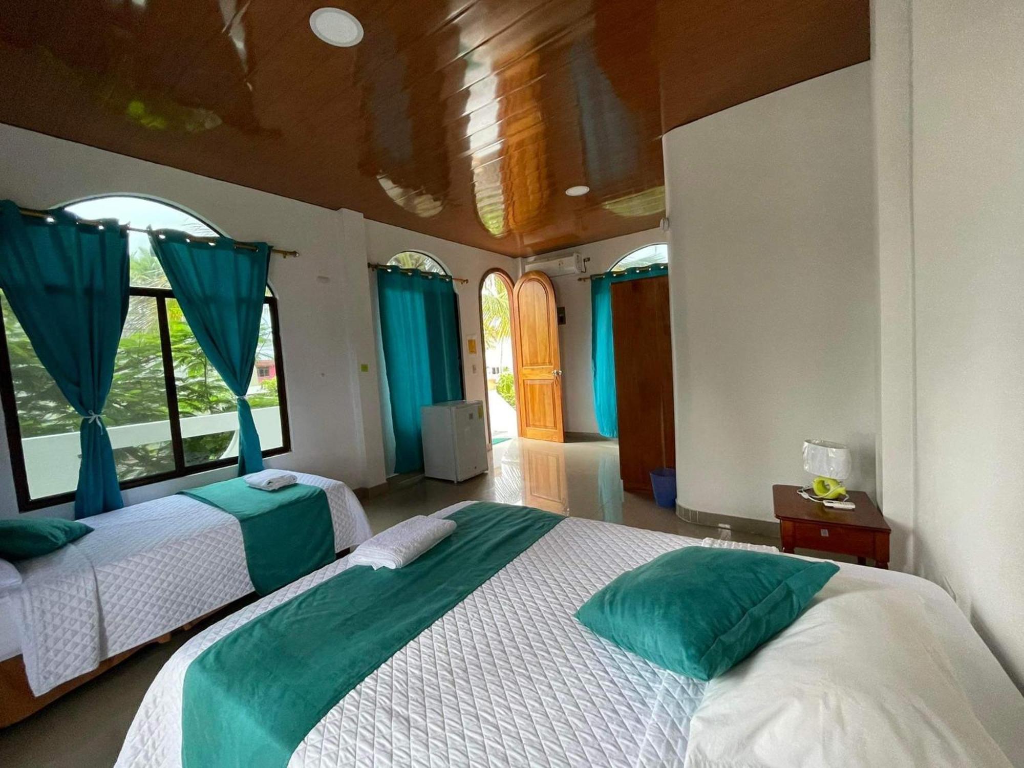 Hostal Muro De Las Lagrimas With High Speed Internet Starlink Puerto Villamil Esterno foto