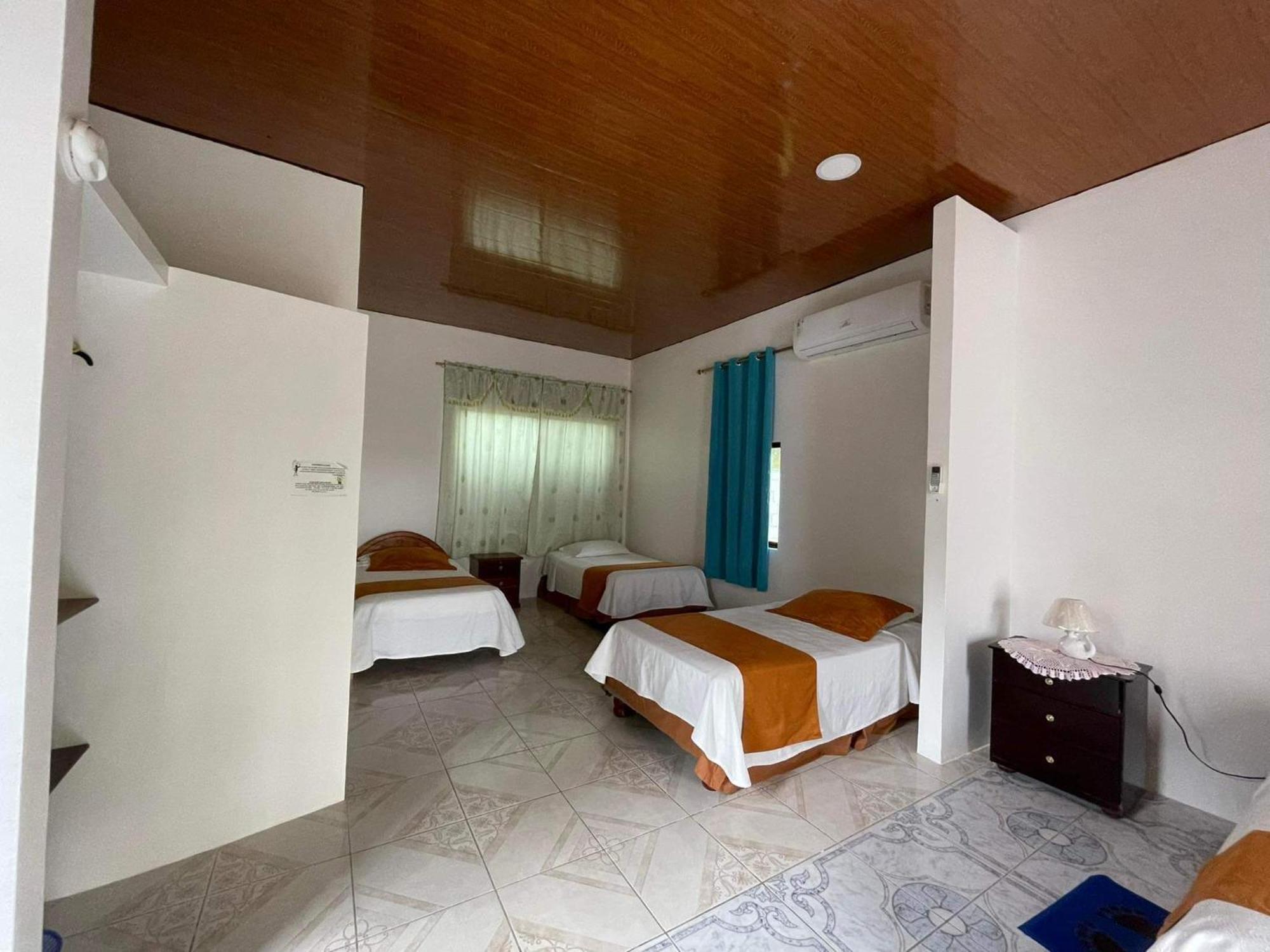 Hostal Muro De Las Lagrimas With High Speed Internet Starlink Puerto Villamil Esterno foto