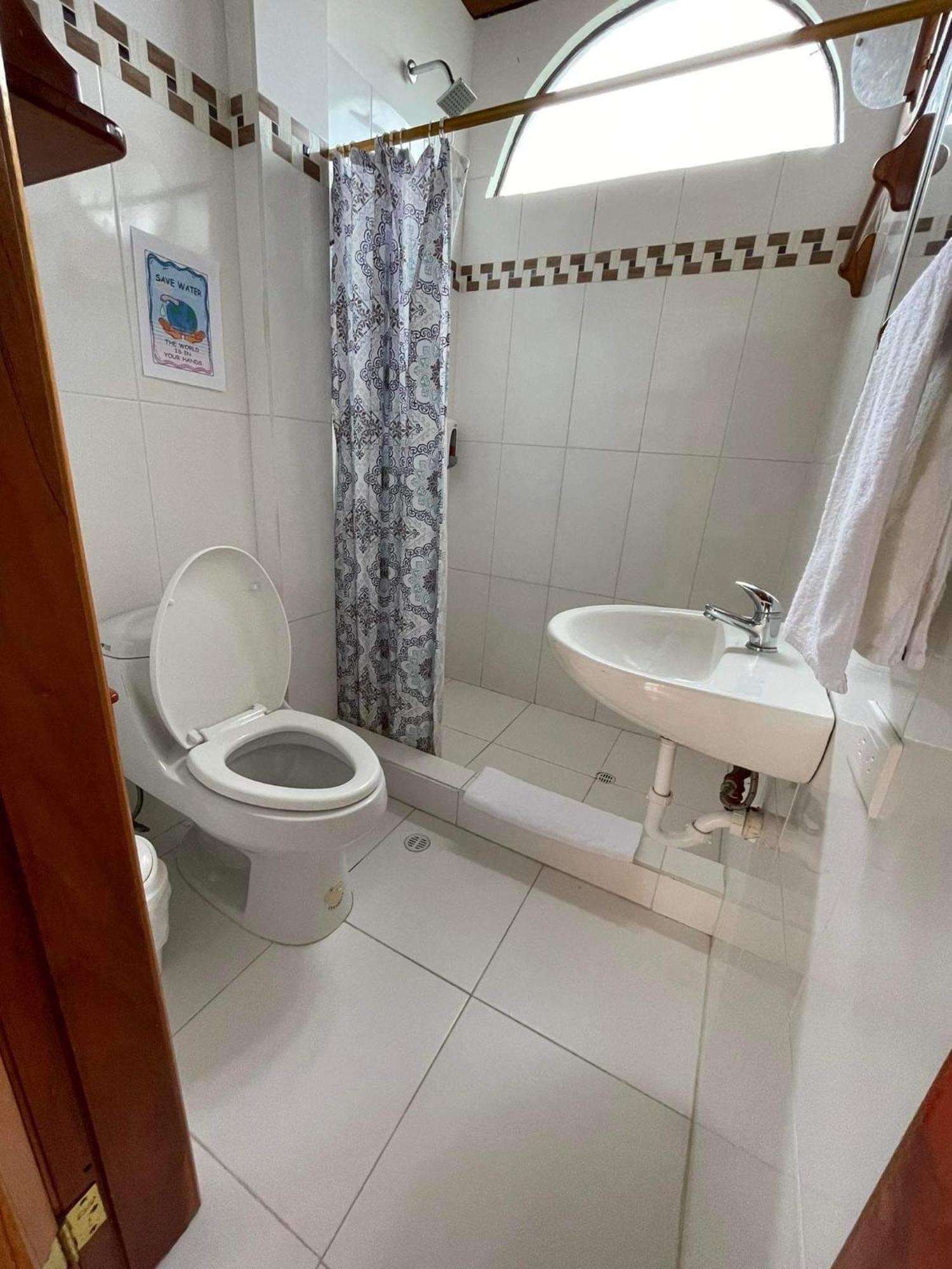 Hostal Muro De Las Lagrimas With High Speed Internet Starlink Puerto Villamil Esterno foto