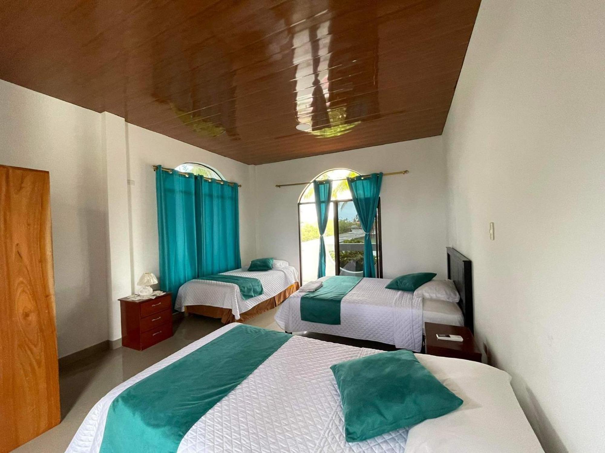 Hostal Muro De Las Lagrimas With High Speed Internet Starlink Puerto Villamil Esterno foto