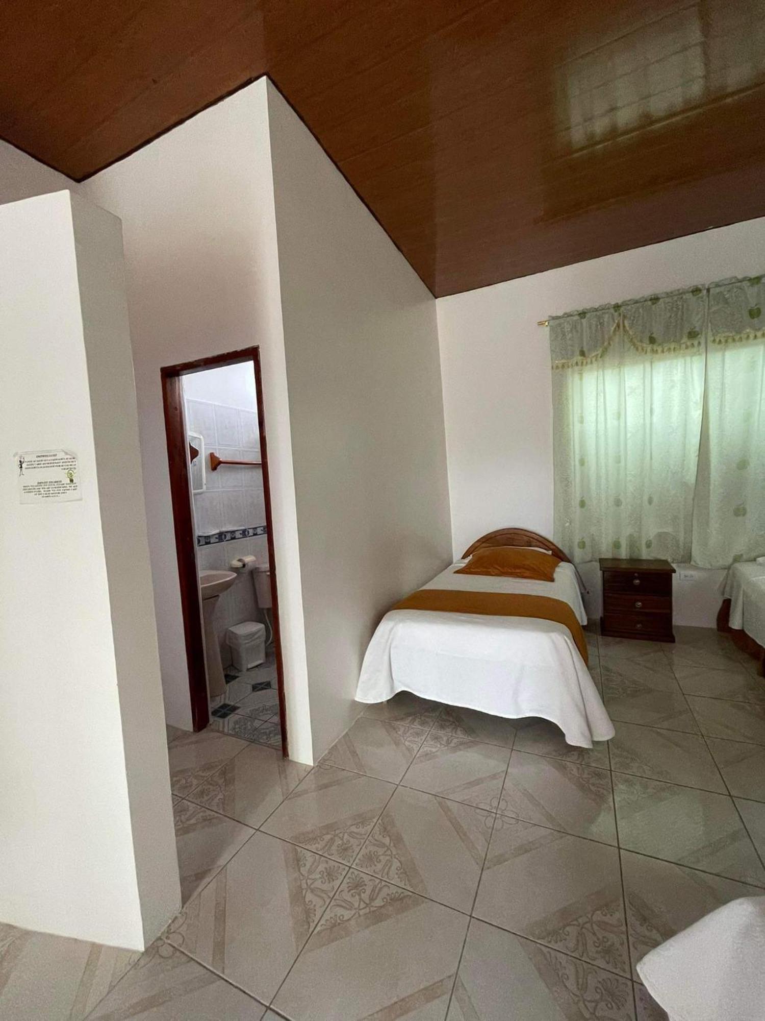 Hostal Muro De Las Lagrimas With High Speed Internet Starlink Puerto Villamil Esterno foto