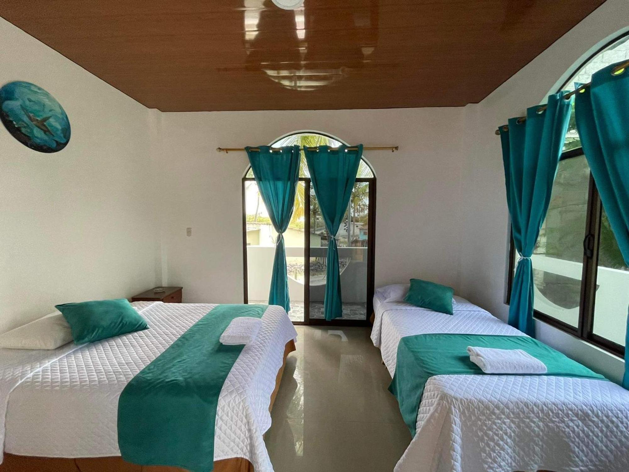 Hostal Muro De Las Lagrimas With High Speed Internet Starlink Puerto Villamil Esterno foto
