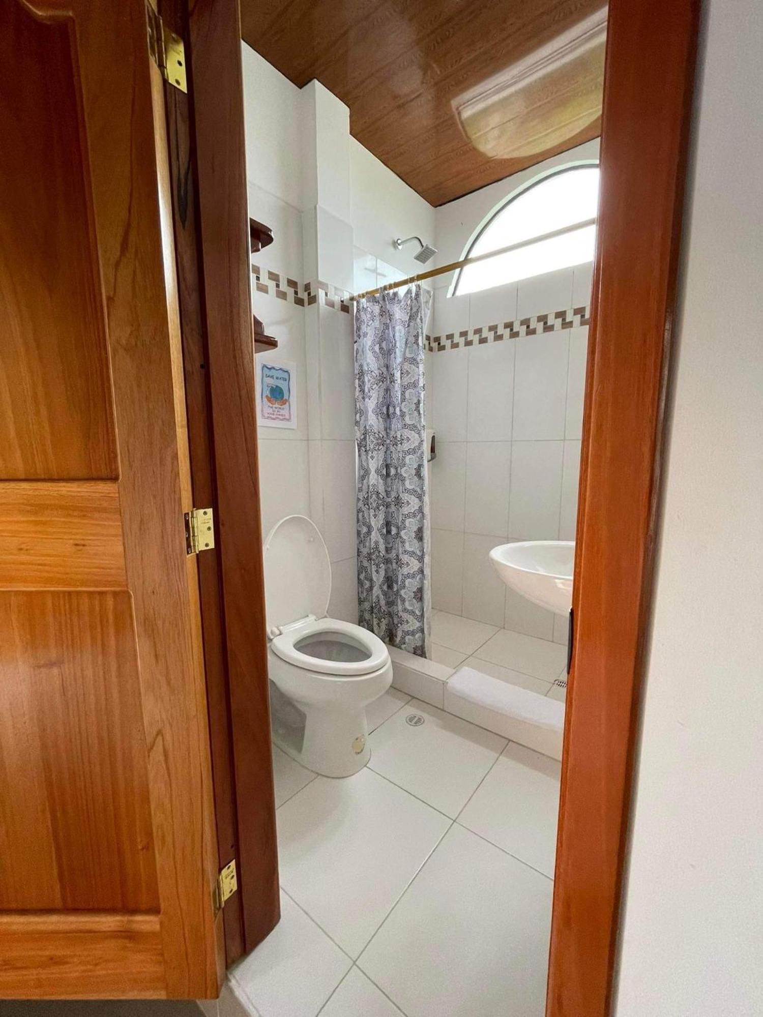 Hostal Muro De Las Lagrimas With High Speed Internet Starlink Puerto Villamil Esterno foto