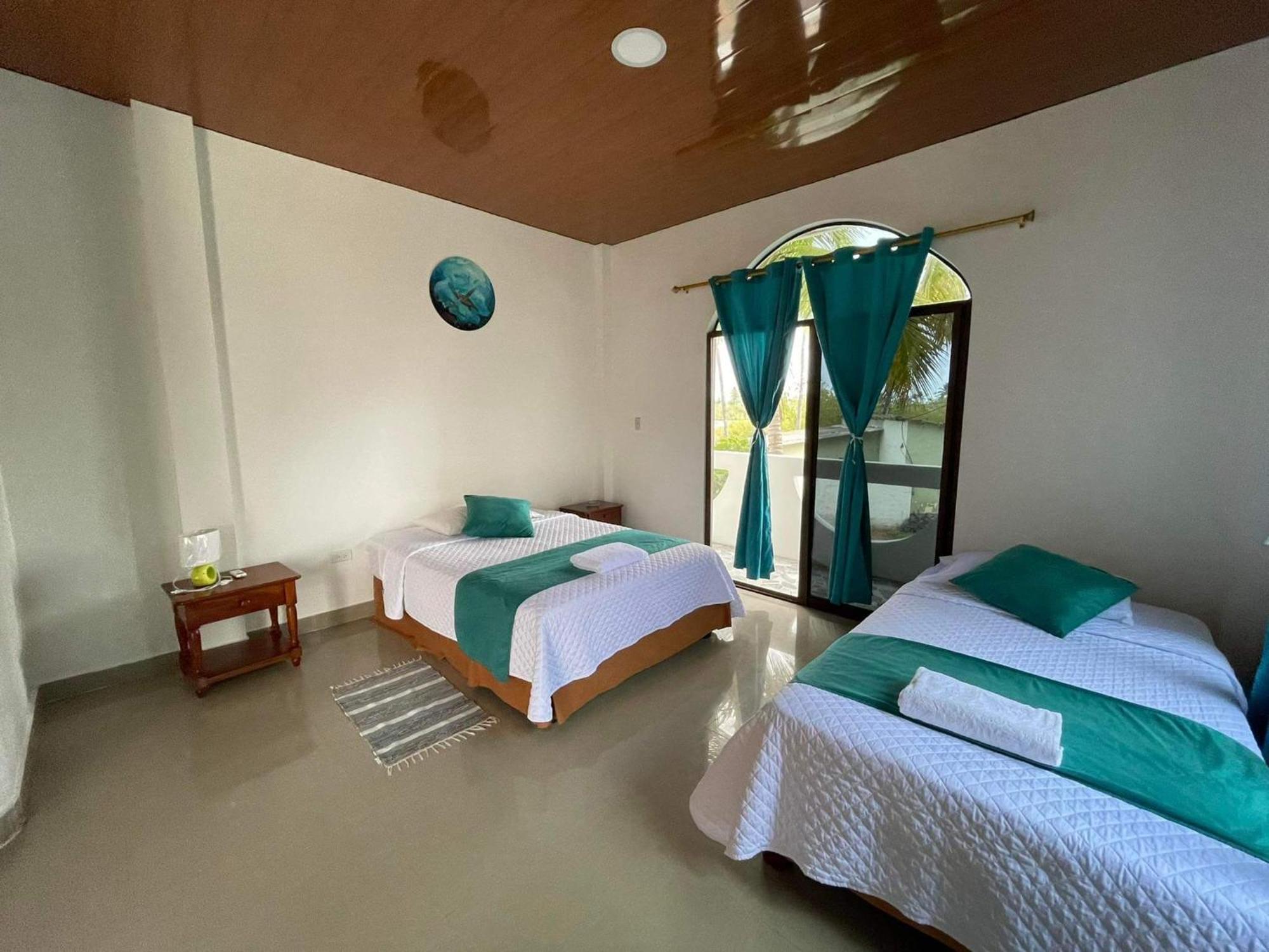 Hostal Muro De Las Lagrimas With High Speed Internet Starlink Puerto Villamil Esterno foto