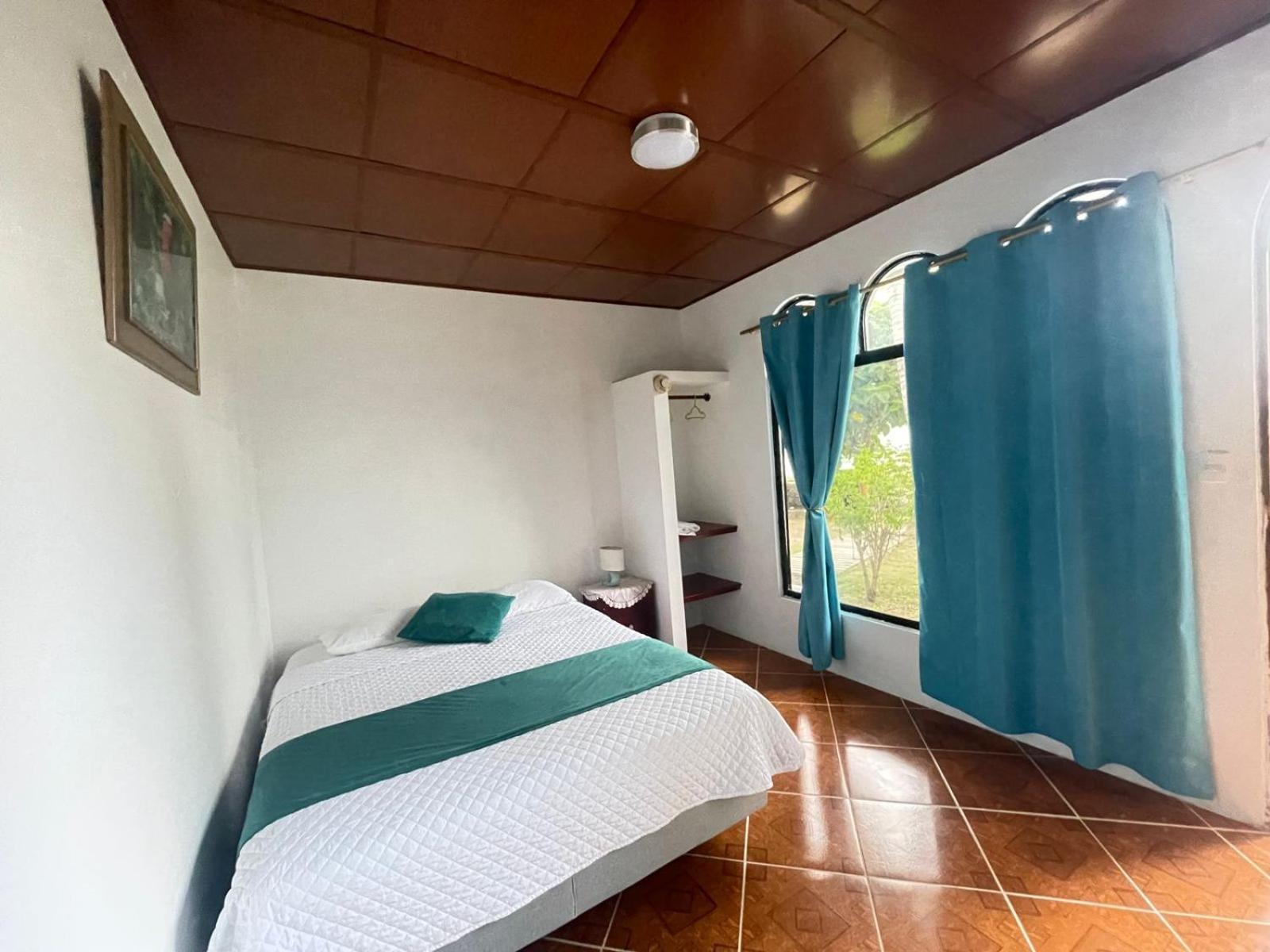 Hostal Muro De Las Lagrimas With High Speed Internet Starlink Puerto Villamil Esterno foto